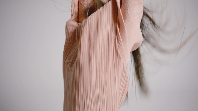 Video Reference: pullback, holding device, device