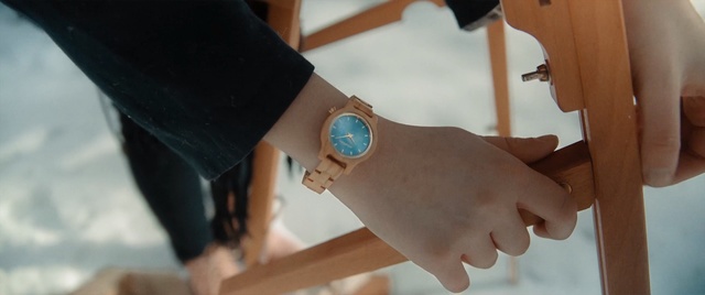 Video Reference: Wrist, Watch, Turquoise, Arm, Hand, Fashion accessory, Jewellery, Bracelet, Turquoise, Nail