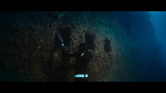 Video Reference: underwater diving, underwater, water, freediving, divemaster, scuba diving, atmosphere, light, screenshot, aquanaut