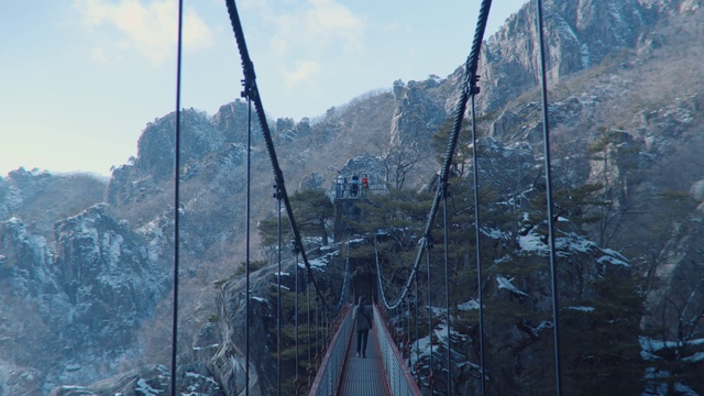 Video Reference: Mountain range, Mountain, Geological phenomenon, Sky, Screenshot