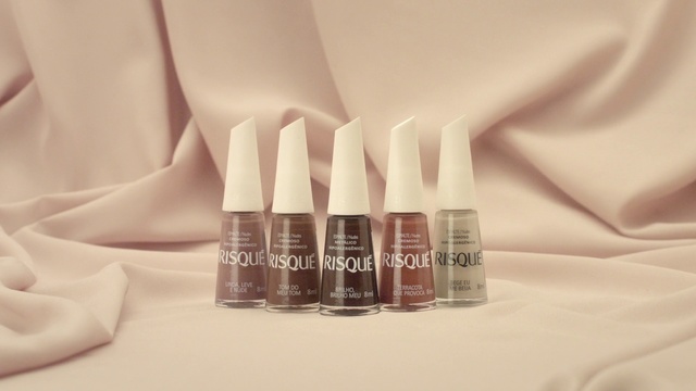 Video Reference: White, Beauty, Lip, Lipstick, Material property, Nail, Hand, Cosmetics, Tints and shades, Beige, Person