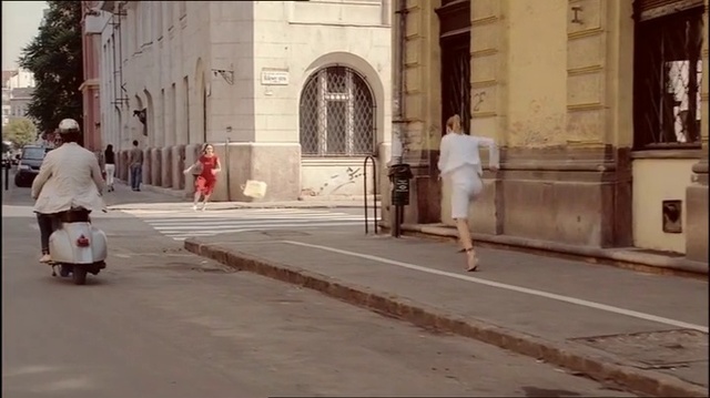 Video Reference: Mode of transport, Vehicle, Car, Luxury vehicle, Asphalt, Pedestrian, Street, Sidewalk, Road, Lane