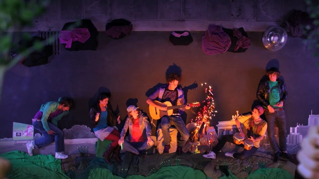 Video Reference: entertainment, event, fun, performance art, performance, tradition, night, musical theatre, performing arts