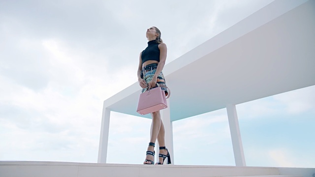 Video Reference: White, Clothing, Fashion, Street fashion, Pink, Beauty, Footwear, Dress, Leg, Shoulder