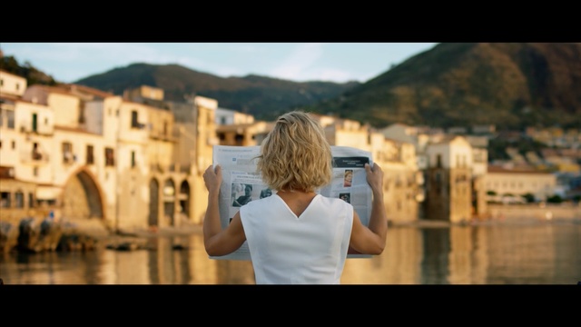 Video Reference: water, photograph, reflection, sky, girl, photography, fun, vacation, tourism, evening, Person