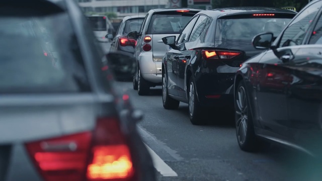 Video Reference: motor vehicle, car, vehicle, mode of transport, transport, family car, road, luxury vehicle, automotive exterior, parking