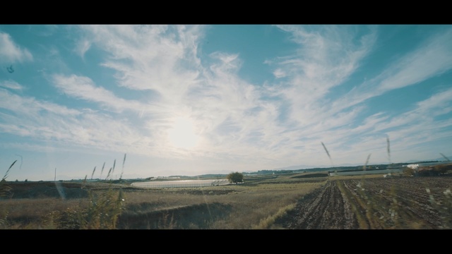 Video Reference: Sky, Cloud, Horizon, Daytime, Plain, Atmosphere, Ecoregion, Field, Morning, Rural area