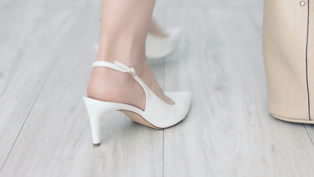 Video Reference: Footwear, White, High heels, Shoe, Leg, Beige, Sandal, Bridal shoe, Ankle, Human leg