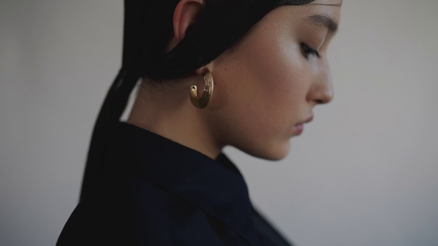 Video Reference: Hair, Face, Ear, Chin, Neck, Cheek, Nose, Eyebrow, Beauty, Lip