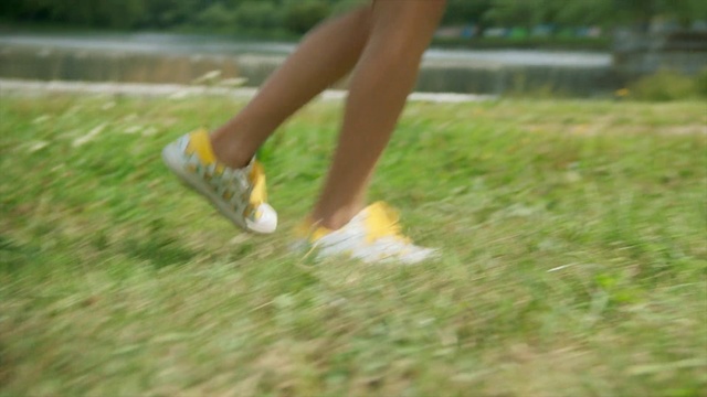 Video Reference: Human leg, Grass, Running, Joint, Leg, Footwear, Shoe, Recreation, Calf
