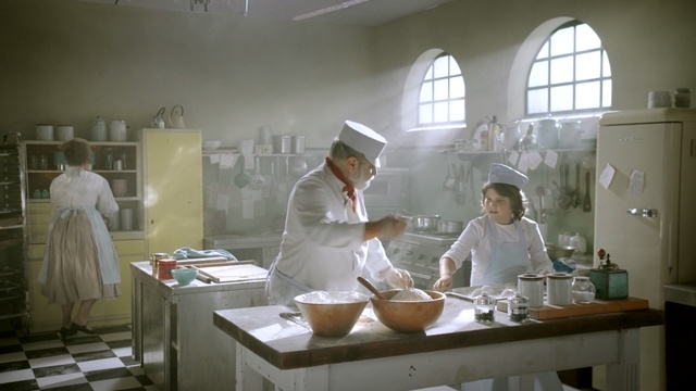 Video Reference: cook, cuisine, interior design, service, chef, chemistry, pastry chef, Person