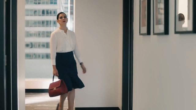 Video Reference: shoulder, standing, fashion, dress, girl, joint, trunk, fashion design, abdomen, furniture, Person