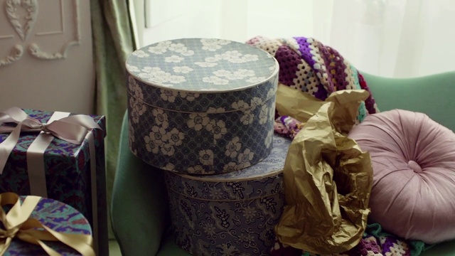 Video Reference: Furniture, Purple, Room, Table, Slipcover, Textile, Living room, Couch, Linens, Chair