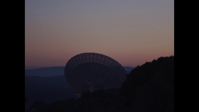 Video Reference: Sky, Atmospheric phenomenon, Morning, Atmosphere, Horizon, Cloud, Architecture, Haze, Evening, Dawn