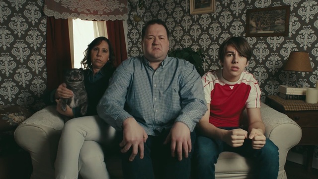 Video Reference: People, Social group, Sitting, Fun, Family, Event, Room, Iris, Couch, Smile, Person