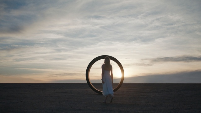 Video Reference: Sky, Horizon, Cloud, Calm, Sea, Sunset, Photography, Landscape, Meteorological phenomenon, Circle