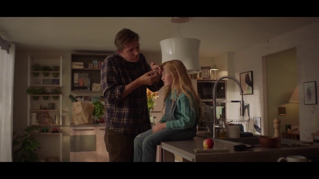 Video Reference: Hair, Photograph, Snapshot, Hairstyle, Fun, Long hair, Room, Photography, Sitting, Happy