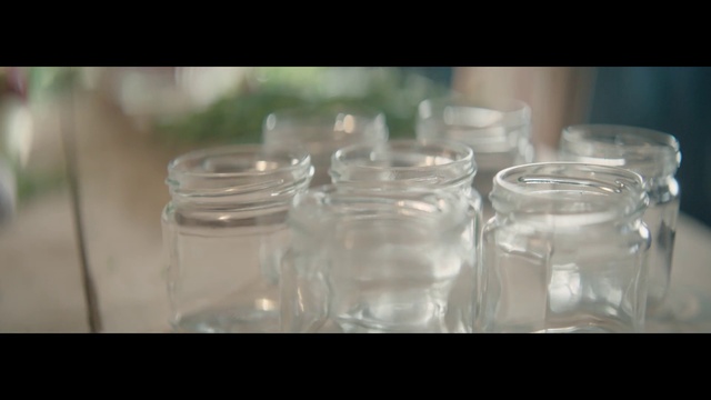 Video Reference: Mason jar, Drinkware, Water, Glass, Transparent material, Tableware, Glass bottle, Home accessories, Photography, Bottle