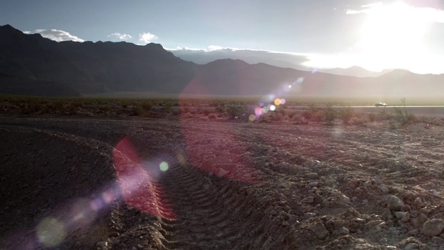 Video Reference: Lens flare, Sky, Light, Ecoregion, Sunlight, Screenshot, Tundra, Plain, Mountain, Adventure game