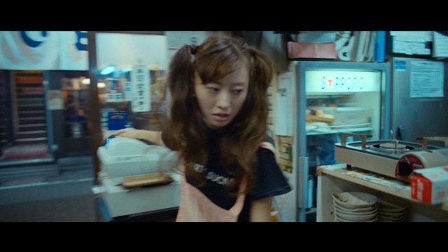 Video Reference: cash machine, refrigerator, machine, pretty, person, people, shop