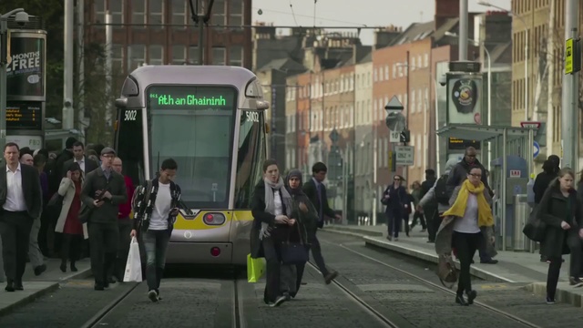 Video Reference: Transport, Mode of transport, Pedestrian, Metropolitan area, Vehicle, Urban area, Street, Tram, Thoroughfare, Public transport, Person