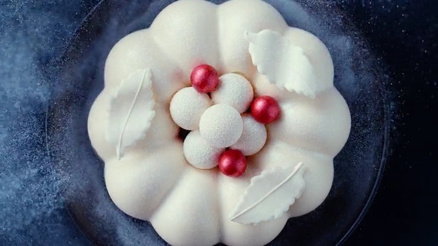 Video Reference: sugar paste, buttercream, dessert, icing, whipped cream, cake, royal icing, cream, fondant, cake decorating