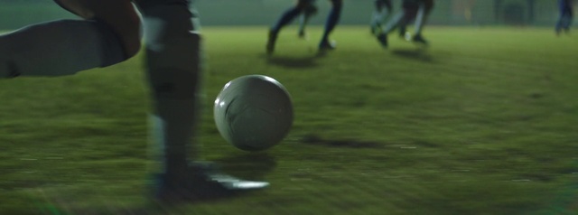Video Reference: Football, Ball, Soccer ball, Football player, Player, Sports equipment, Grass, Team sport, Soccer, Ball game