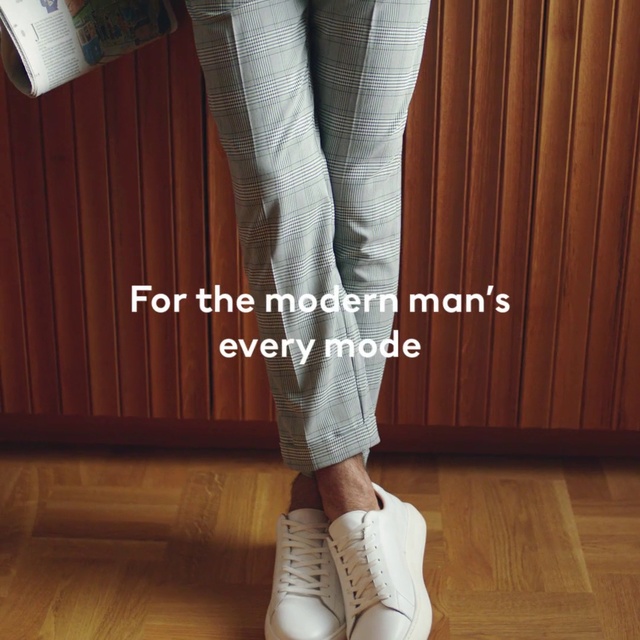 Video Reference: Footwear, Clothing, Leg, Shoe, Ankle, Leggings, Human leg, Knee, Calf, Thigh