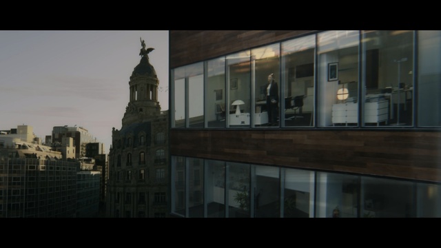 Video Reference: Metropolitan area, Urban area, Metropolis, City, Architecture, Human settlement, Landmark, Town, Snapshot, Reflection