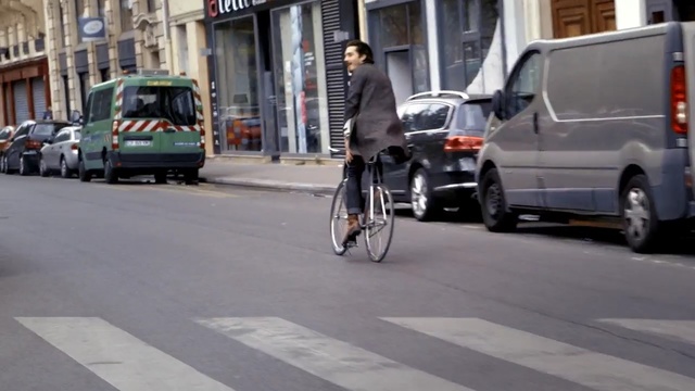 Video Reference: land vehicle, lane, transport, road bicycle, bicycle, road, vehicle, street, mode of transport, cycling, Person