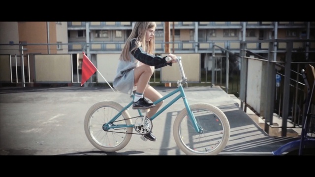 Video Reference: Bicycle, Vehicle, Cycle sport, Cycling, Freestyle bmx, Bicycle wheel, Bmx bike, Flatland bmx, Mode of transport, Bicycle frame, Person