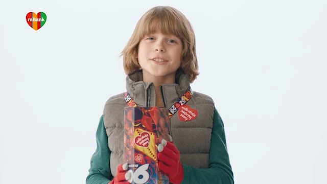 Video Reference: Scarf, Neck, Outerwear, Fashion accessory, Smile, Child, Stole, Person