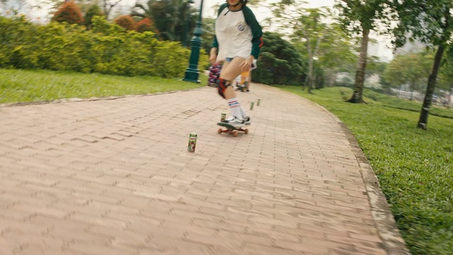 Video Reference: Skateboard, Longboard, Longboarding, Skateboarding Equipment, Recreation, Sports equipment, Boardsport, Skateboarding, Individual sports, Grass