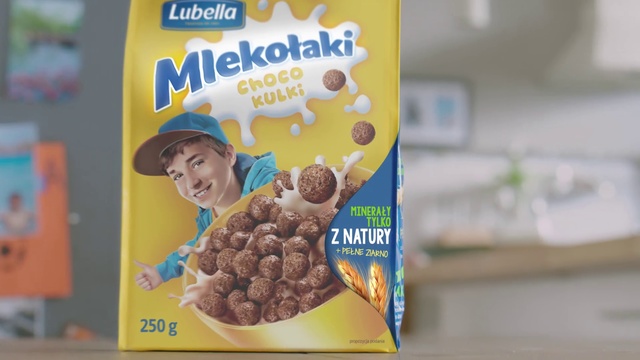 Video Reference: Breakfast cereal, Food, Snack, Cereal, Vegetarian food, Cuisine, Corn flakes, Meal, Breakfast, Chocolate chip