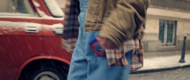 Video Reference: Jeans, Mode of transport, Vehicle, Car, Denim, Textile, Automotive wheel system, Electric blue, Auto part, Jacket