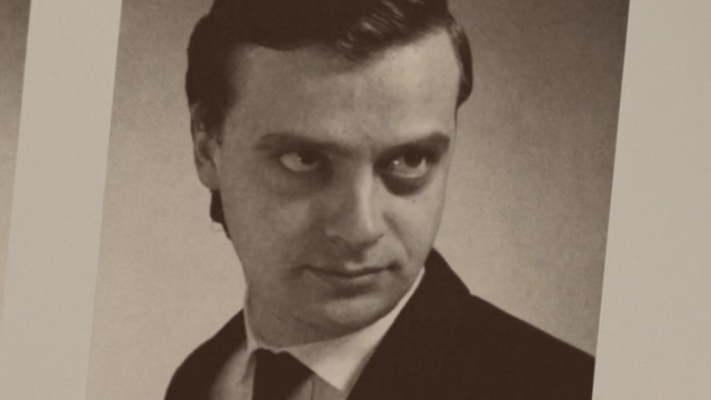 Video Reference: Face, Forehead, Chin, Gentleman, Portrait, Jaw, Photography, Black-and-white, Pleased, Art, Person