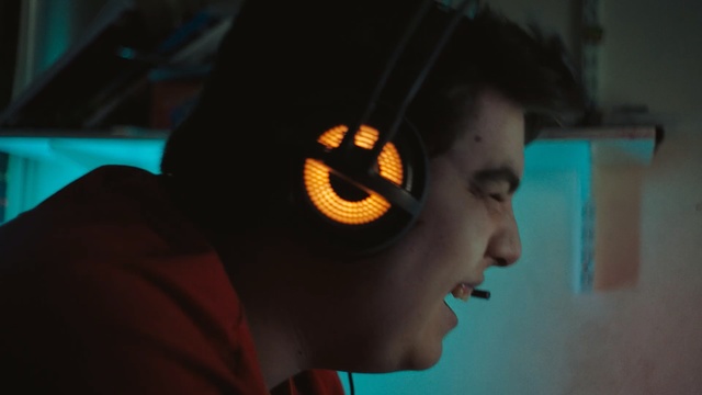 Video Reference: Face, Head, Ear, Eye, Organ, Black hair, Smile