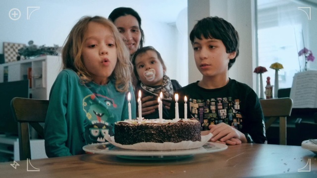 Video Reference: Cake, Food, Chocolate cake, Eating, Birthday, Cake decorating, Dessert, Birthday cake, Torte, Icing