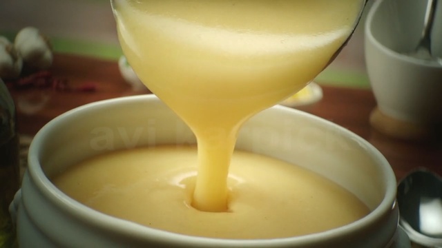 Video Reference: crème anglaise, dish, dairy product, hollandaise sauce, food, custard, aioli, cream, crème fraîche, batter