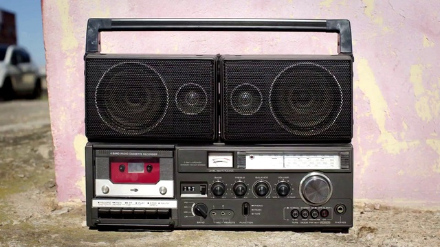 Video Reference: Boombox, Electronics, Technology, Electronic device, Radio, Audio equipment, Stereophonic sound, Sound box, Electronic instrument