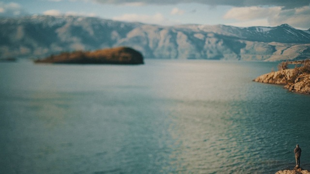 Video Reference: Body of water, Nature, Sky, Natural landscape, Sea, Water, Atmospheric phenomenon, Water resources, Coast, Sound