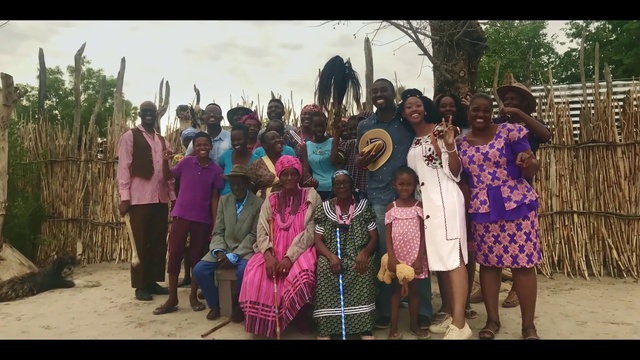 Video Reference: People, Social group, Community, Adaptation, Event, Fun, Ceremony, Tradition, Sari, Temple