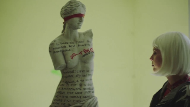 Video Reference: Mannequin, Fashion, Dress, Fashion design, Human, Joint, Neck, Headgear, Art, Trunk