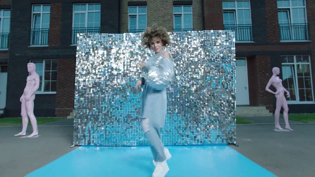 Video Reference: Blue, Fashion, Performance art, Performance, Fun, Costume, Event, Stage, Fashion design, Performing arts