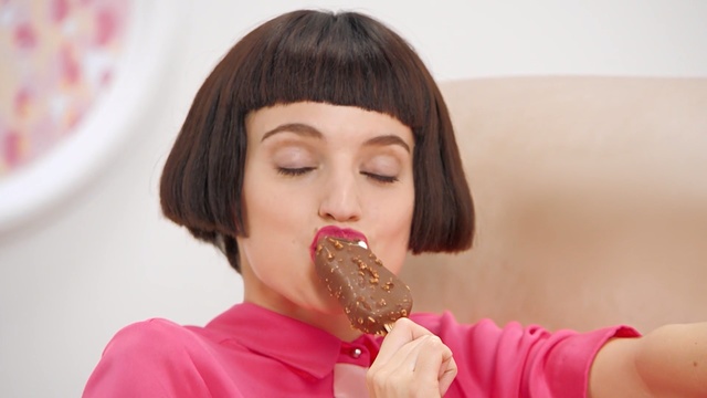 Video Reference: Hair, Lip, Hairstyle, Pink, Eating, Mouth, Food, Long hair, Food craving, Brown hair, Person