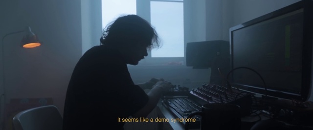 Video Reference: Musician, Entertainment, Equalizer, Audio equipment, Music, Electronic musical instrument, Tints and shades, Music artist, Event, Electronic instrument