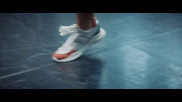 Video Reference: Footwear, White, Shoe, Leg, Human leg, Joint, Athletic shoe, Sneakers, Human body, Fun