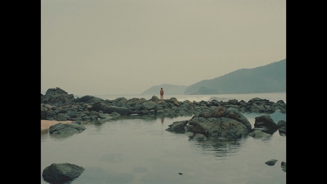 Video Reference: Water, Sea, Atmospheric phenomenon, Sky, Coast, Rock, Water resources, Calm, Horizon, Inlet