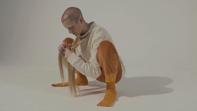 Video Reference: sitting, joint, shoulder, standing, arm, wood, neck, table