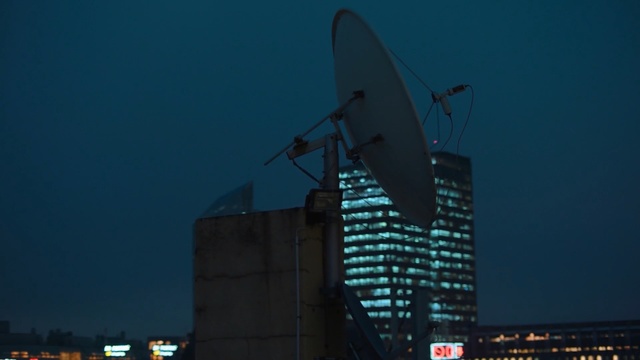 Video Reference: sky, urban area, metropolis, architecture, city, night, skyscraper, building, daytime, metropolitan area